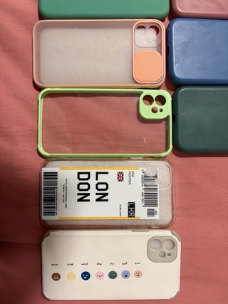 Confezione da 16 custodie per iPhone 11 in vari colori e stili
