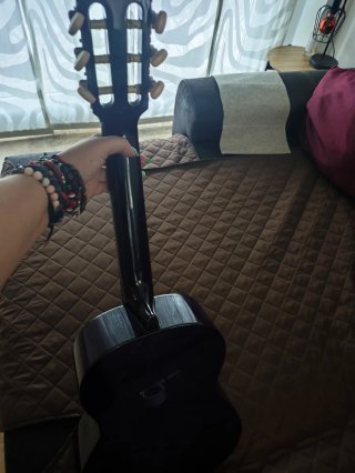 Guitarra Clásica Morada Pequeña sin uso y con fund