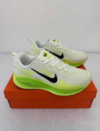 Zapatillas Nike Vomero 18 NUEVAS