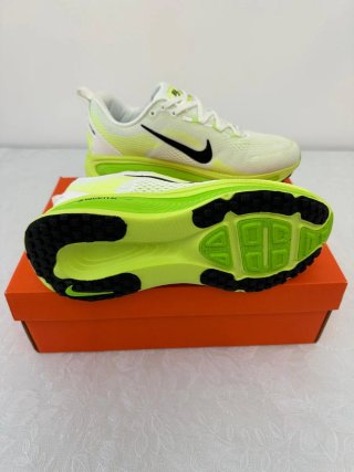 Zapatillas Nike Vomero 18 NUEVAS