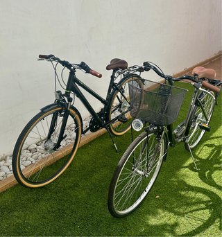 Bicicletas urbanas negras