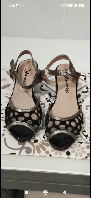 Sandalias Yameiji negras y plateadas