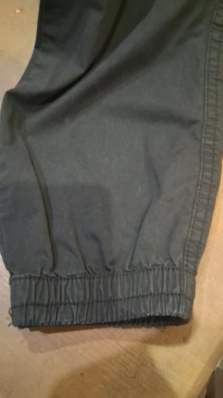 Pantalón cargo negro Lefties