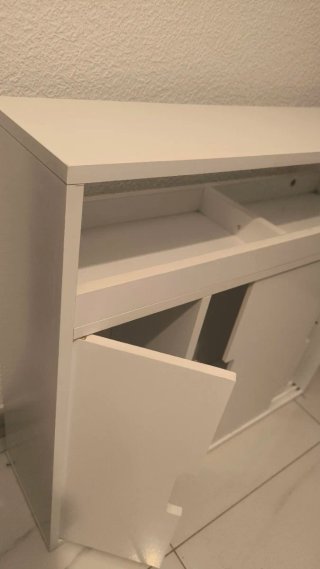 Mueble de entrada o baño blanco