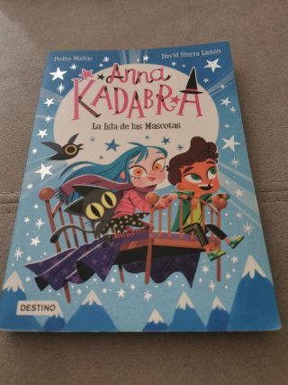 Libro Anna Kadabra. La isla de las mascotas.