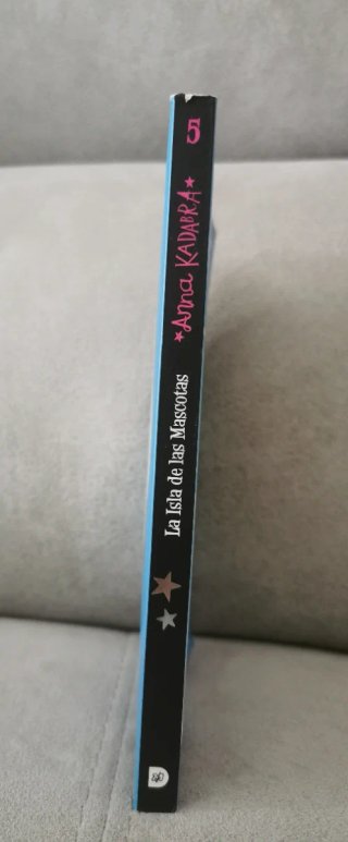 Libro Anna Kadabra. La isla de las mascotas.