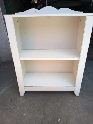 Estantería blanca de madera