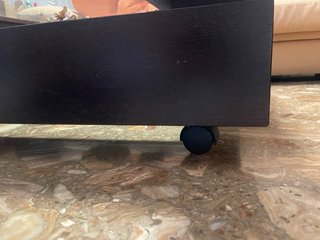 Mesa TV cristal y metal con ruedas