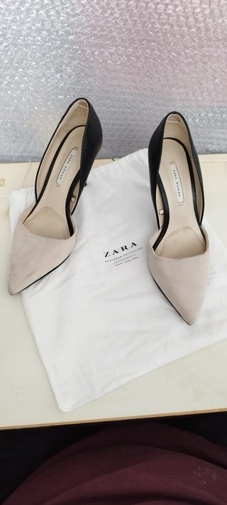 Zapatos de salón Zara beige y negro
