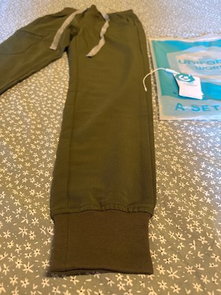 Pantalón jogger uniforme sanitario