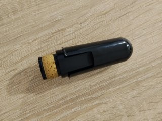 Boquilla para clarinete con capuchón.