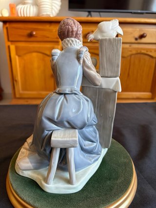 Figura Porcelana LLADRÓ Mujer Maquillándose