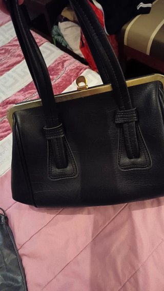 Bolso negro de mano