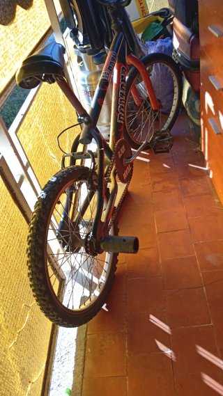 Bicicleta BMX Bomber