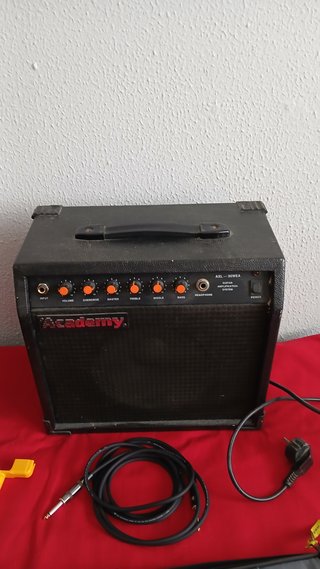 Guitarra Academy + Amplificador AXL-30WEA