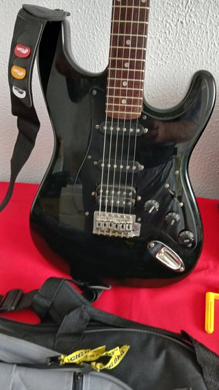 Guitarra Academy + Amplificador AXL-30WEA
