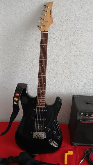 Guitarra Academy + Amplificador AXL-30WEA