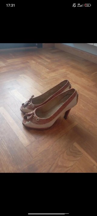 Tacones Beige y Marrones
