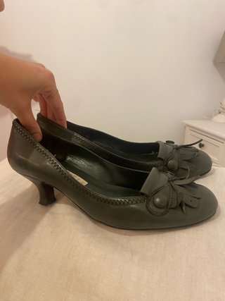 Zapatos de tacón verde caqui