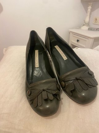 Zapatos de tacón verde caqui