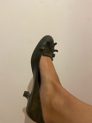 Zapatos de tacón verde caqui