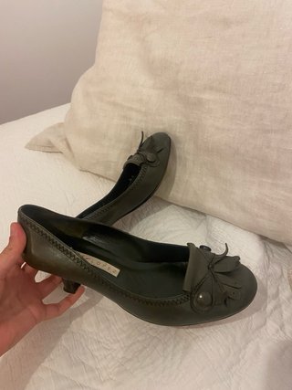 Zapatos de tacón verde caqui