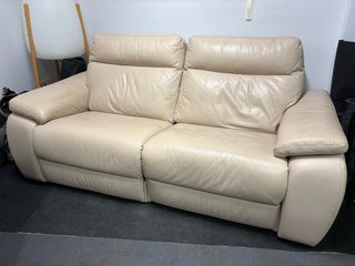 Sofá de 2 plazas en piel beige, reclinable.