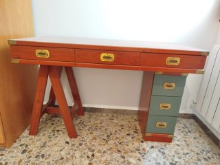 Escritorio madera y cajones