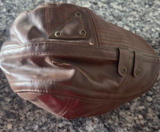 Gorra de tweed gris con cuadros y marron