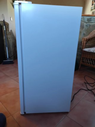Frigorífico bajo encimera 93L