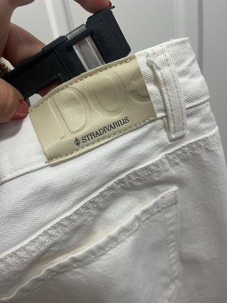 Pantalón blanco Stradivarius