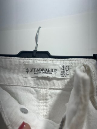 Pantalón blanco Stradivarius