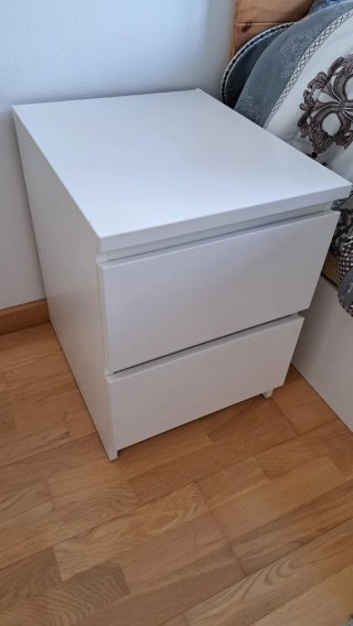 Pareja de dos mesitas de noche Malm Ikea.