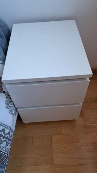 Pareja de dos mesitas de noche Malm Ikea.