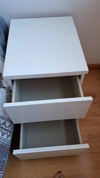 Pareja de dos mesitas de noche Malm Ikea.