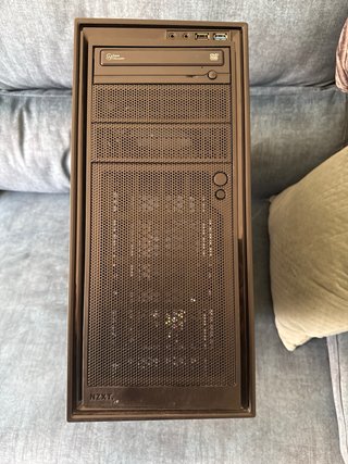 Caja PC NZXT Source 220 + Fuente PowerLine 700W