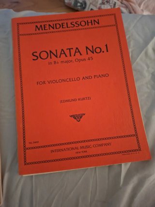 Libri di violoncello: Mendelssohn e Tortelier