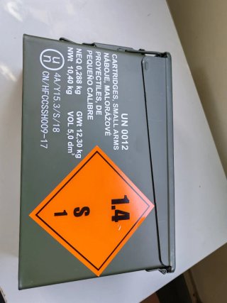 Caja militar hermética UN 0012