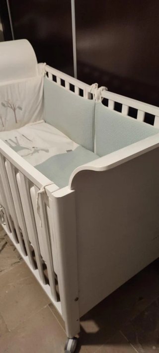Cuna de bebé blanca