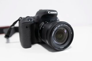 Cámara Canon EOS 77D Kit EF-S 18-55mm + 1 Batería