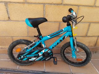 Bicicleta infantil azul 4 años