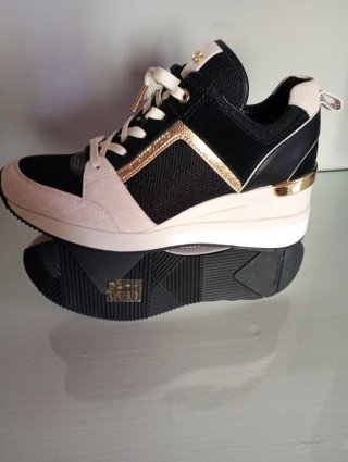Zapatillas Michael Kors Negras y Doradas