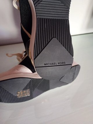 Zapatillas Michael Kors Negras y Doradas