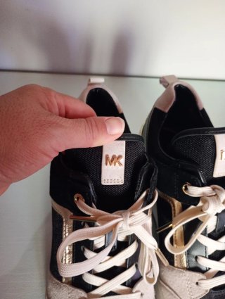 Zapatillas Michael Kors Negras y Doradas