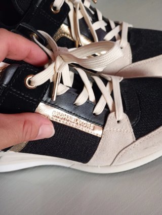 Zapatillas Michael Kors Negras y Doradas