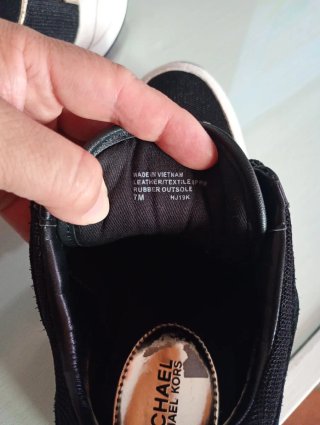 Zapatillas Michael Kors Negras y Doradas