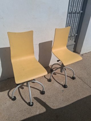 Pareja de sillas de oficina con ruedas
