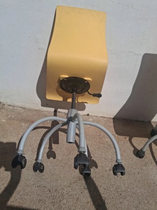 Pareja de sillas de oficina con ruedas