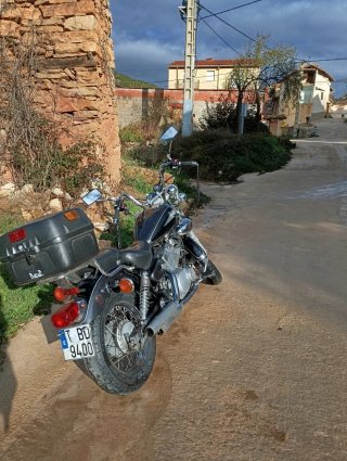 Moto custom Negra