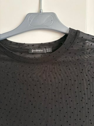Blusa Stradivarius negra transparente puntos